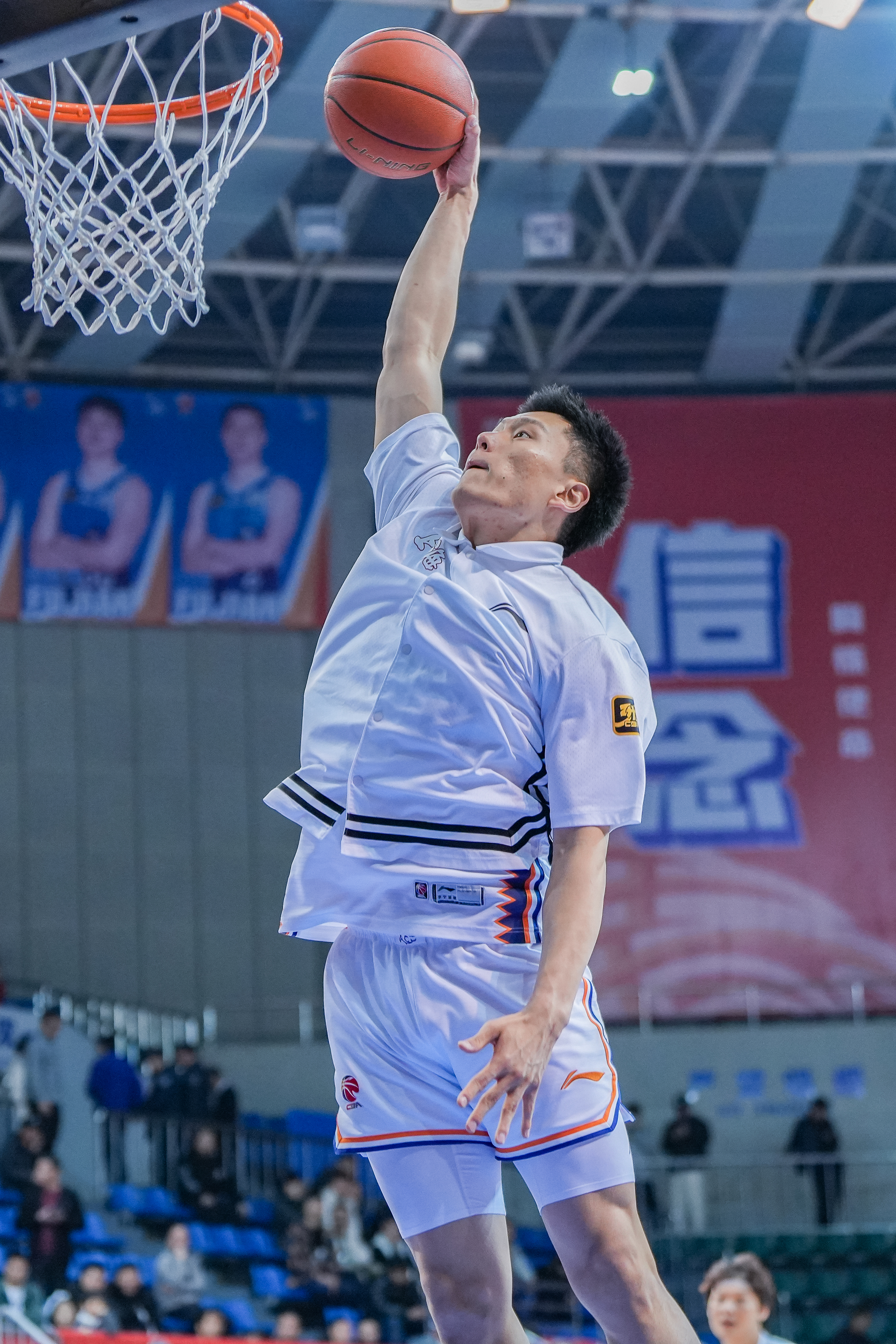  持續(xù)漲球！上海男籃“李花”組合—李弘權(quán)、李添榮