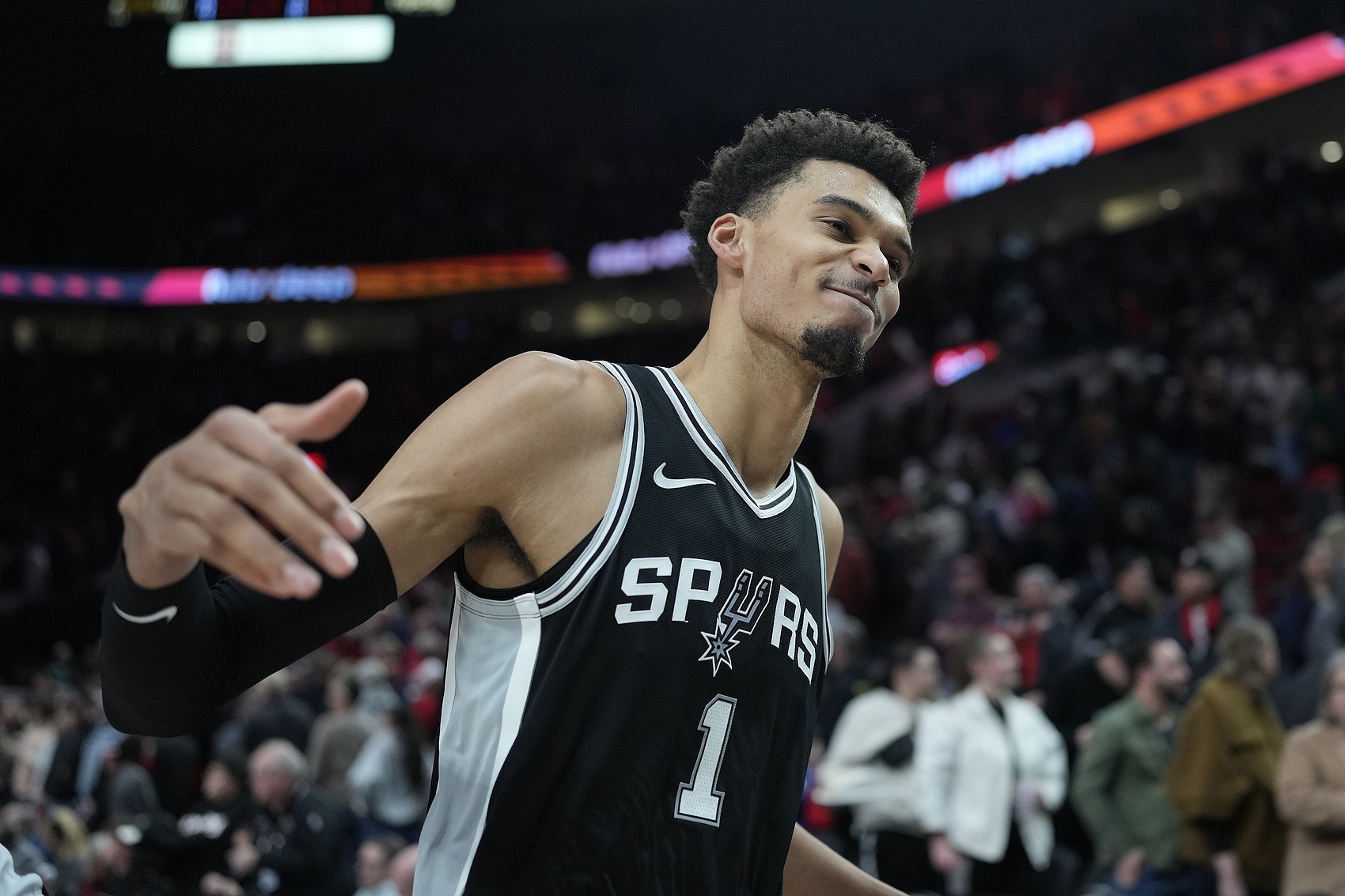  下一個(gè)NBA超級巨星？文班亞馬：身高 技術(shù)與人格魅力的完美結(jié)合