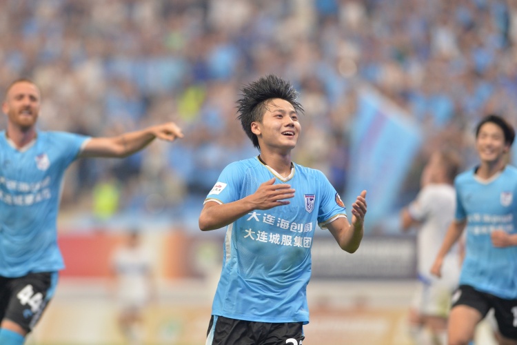 19歲國青小將毛偉杰進(jìn)入大連英博戰(zhàn)泰山首發(fā)，將迎中超首秀