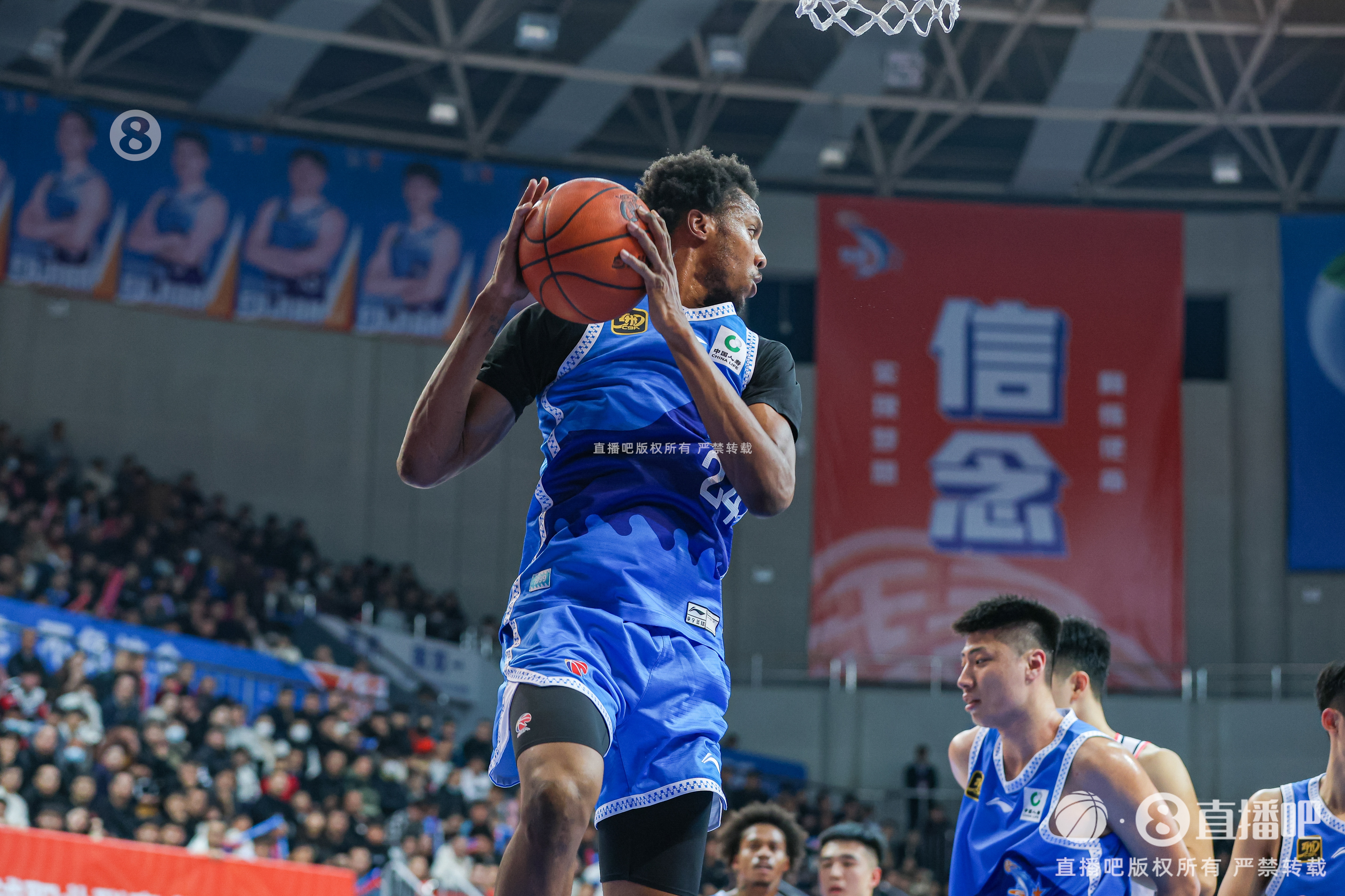  今天效率是真高！路易斯-金20中15&三分7中5怒砍41分8板4斷
